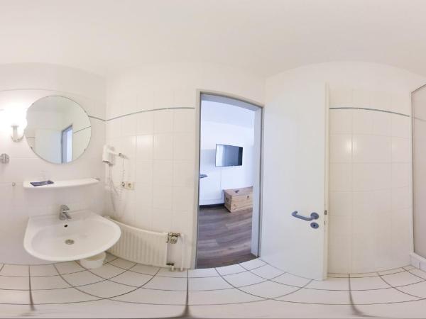 Hotel Am Kamp : photo 4 de la chambre chambre simple avec salle de bains