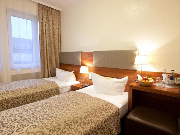 Hotel Frankfurt Messe : photo 1 de la chambre chambre double ou lits jumeaux avec salle de bains privative