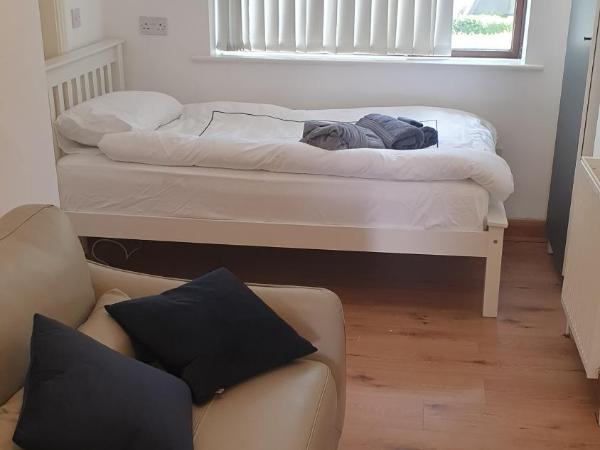 Dublin Airport Lodge : photo 2 de la chambre chambre simple avec salle de bains commune