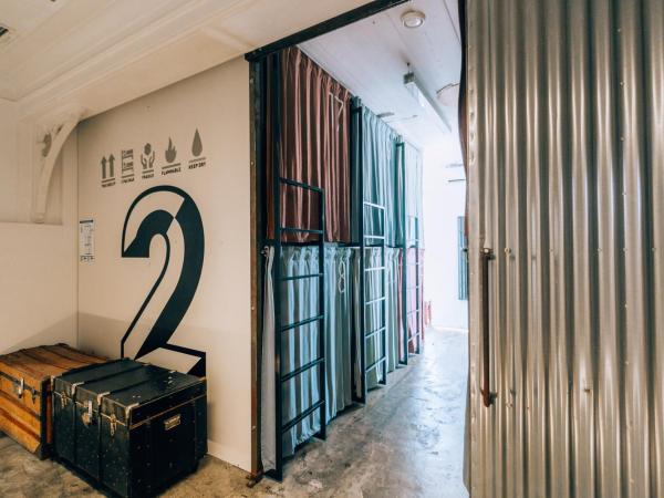 LX Hostel : photo 1 de la chambre lit simple dans dortoir mixte