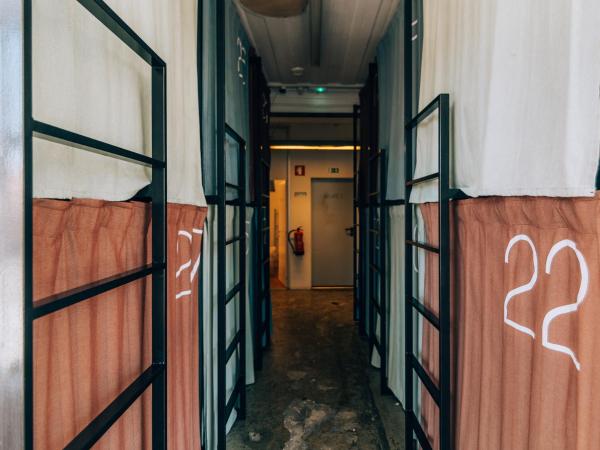 LX Hostel : photo 4 de la chambre lit simple dans dortoir mixte