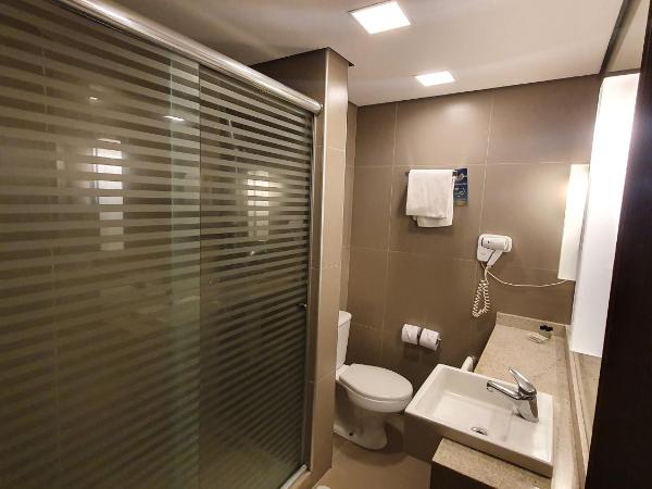 Novotel Manaus : photo 8 de la chambre chambre double supérieure avec 1 lit double et lits jumeaux