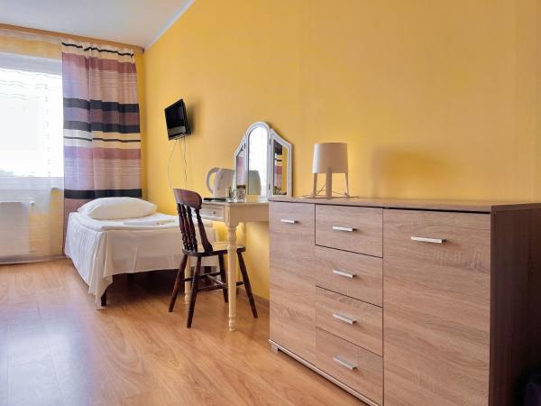 Hostel DV Morski - z prywatnymi łazienkami : photo 7 de la chambre chambre double avec salle de bains privative