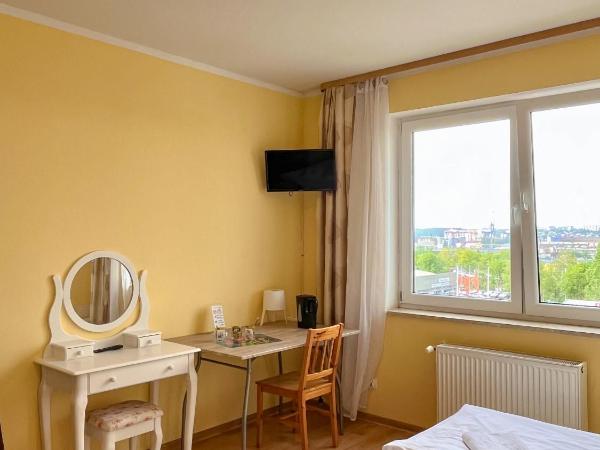 Hostel DV Morski - z prywatnymi łazienkami : photo 3 de la chambre chambre triple avec salle de bains