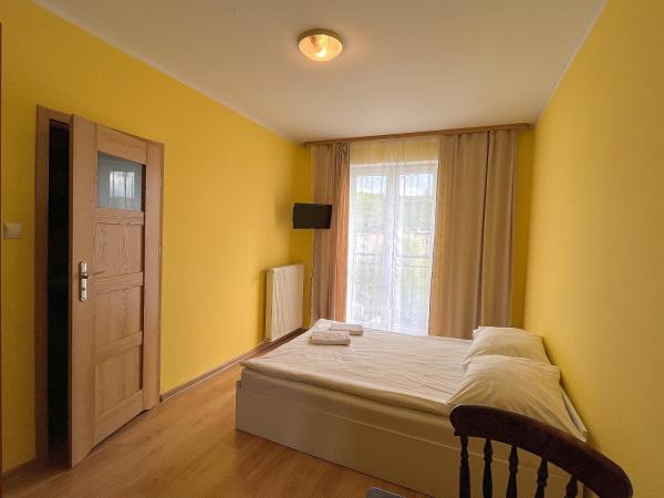 Hostel DV Morski - z prywatnymi łazienkami : photo 6 de la chambre chambre double avec salle de bains privative