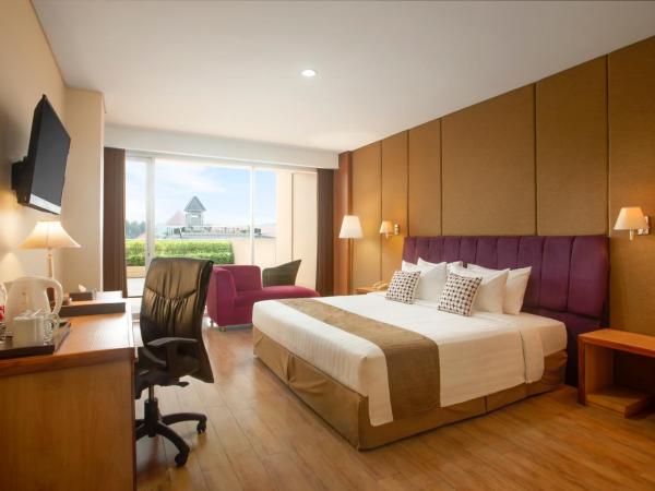 Merapi Merbabu Hotel Yogyakarta Powered by Archipelago : photo 4 de la chambre suite exécutive