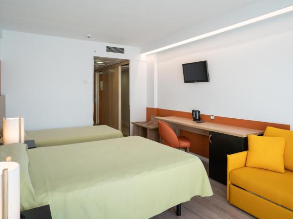 Medplaya Hotel Flamingo Oasis : photo 2 de la chambre chambre familiale (2 adultes + 3 enfants)