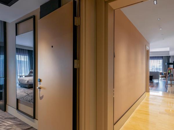 Crowne Plaza - Istanbul Tuzla Viaport Marina, an IHG Hotel : photo 7 de la chambre suite lit king-size - non-fumeurs - vue sur mer