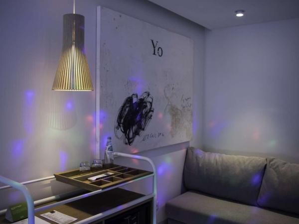 Hotel California Urban Beach - Adults Only : photo 1 de la chambre chambre double dj