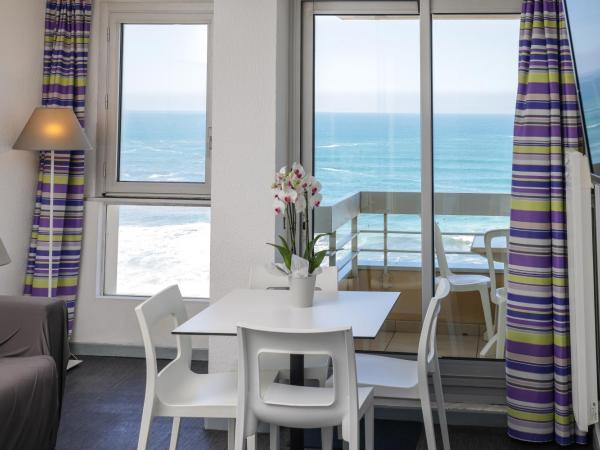 Résidence Victoria Surf : photo 9 de la chambre appartement 1 chambre - vue sur mer