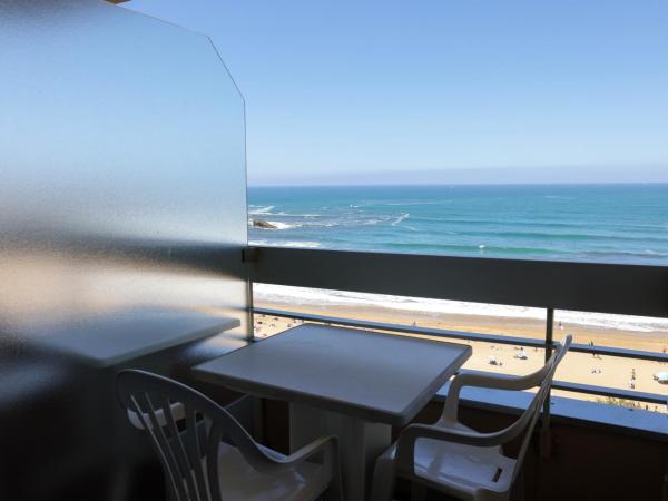 Résidence Victoria Surf : photo 7 de la chambre studio côté mer avec balcon