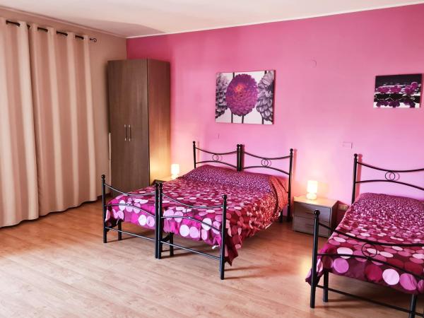 Affittacamere Il Terrazzo Di Archimede : photo 1 de la chambre chambre quadruple avec salle de bains privative