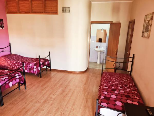 Affittacamere Il Terrazzo Di Archimede : photo 5 de la chambre chambre quadruple avec salle de bains privative