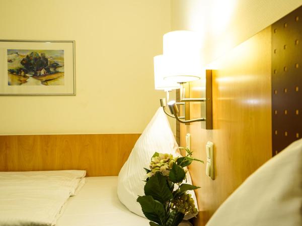 Hotel Scala Frankfurt City Centre : photo 1 de la chambre chambre triple