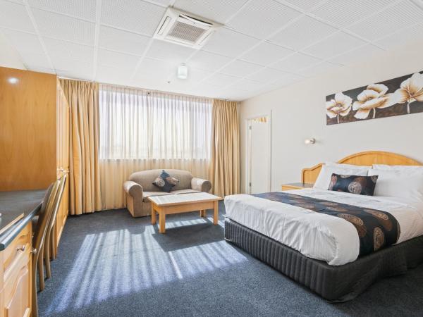 Adelaide International Motel : photo 3 de la chambre chambre familiale avec baignoire spa