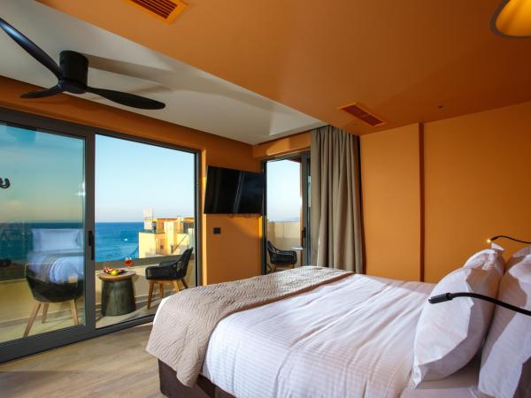 Palmera Beach Hotel & Spa - Adults Only : photo 8 de la chambre suite supérieure deluxe avec jacuzzi - vue sur mer