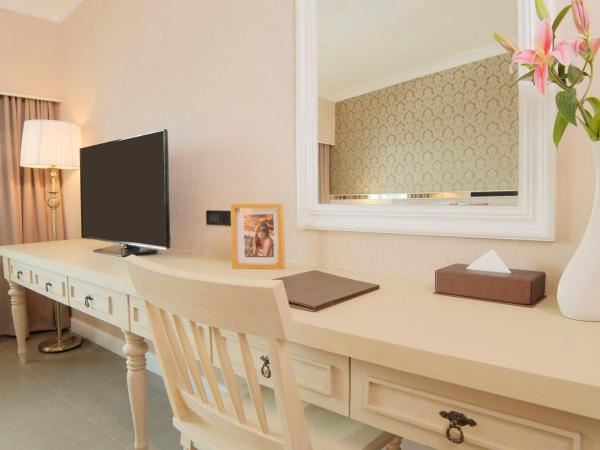 The Raya Surawong Bangkok : photo 3 de la chambre chambre lit king-size supérieure