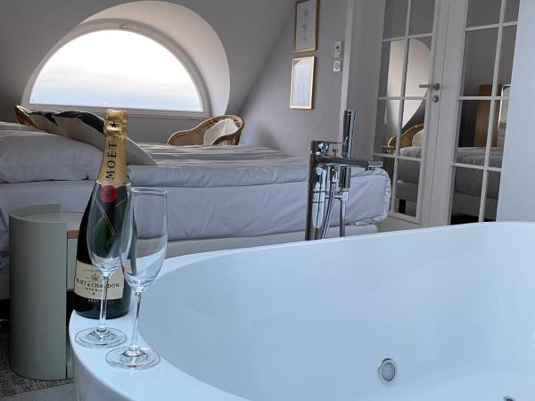 Hotel Zhong Hua : photo 1 de la chambre suite deluxe avec baignoire spa