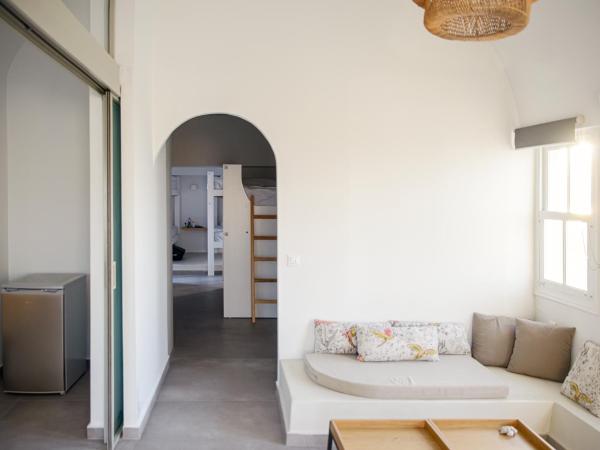 Central Hostel Oia : photo 5 de la chambre lit superposé dans dortoir mixte