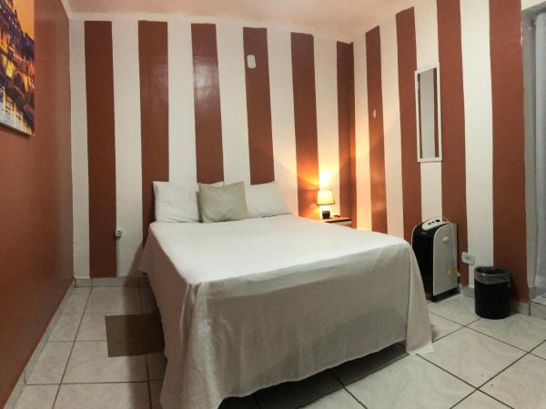 Hostel Ipê : photo 3 de la chambre chambre triple avec salle de bains privative