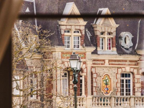 Le Grand Hotel de Cabourg - MGallery Hotel Collection : photo 10 de la chambre chambre familiale - vue sur jardin