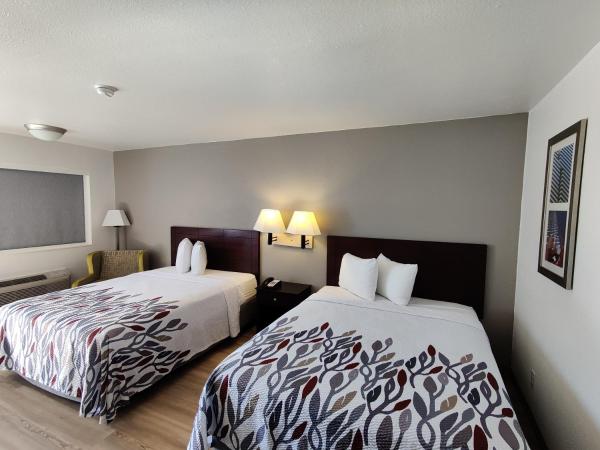 Red Roof Inn Houston - Jersey Village : photo 3 de la chambre deluxe room with two queen beds non-smoking