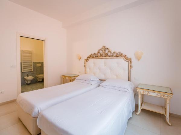 Residenza Due Torri check in presso HOTEL CENTRALE Vicolo Cattani 7 : photo 4 de la chambre chambre double ou lits jumeaux