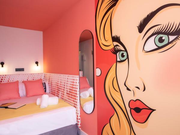 Casual Pop Art Benidorm : photo 3 de la chambre hébergement double occupation simple avec balcon - vue sur mer