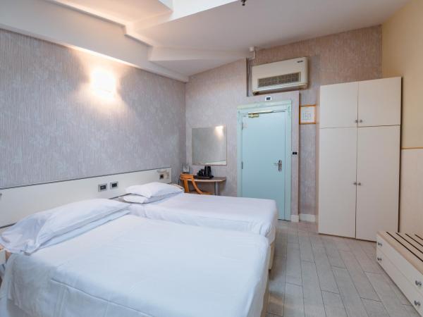 Hotel Centrale : photo 2 de la chambre chambre lits jumeaux
