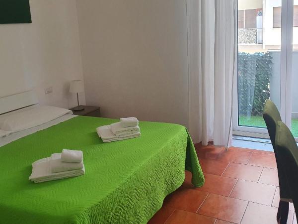 Primo Piano Guesthouse - Bari Policlinico : photo 1 de la chambre chambre double avec salle de bains privative