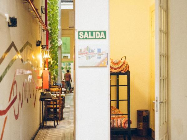 IDEAL SOCIAL Hostel : photo 3 de la chambre chambre lits jumeaux avec salle de bains privative
