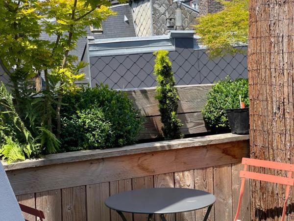 Hôtel De La Cathédrale : photo 1 de la chambre studio avec terrasse