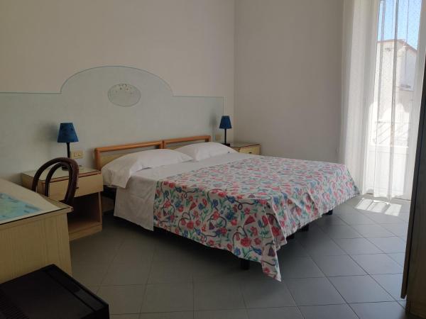 Hotel Villa Cecilia : photo 3 de la chambre chambre double ou lits jumeaux confort avec balcon
