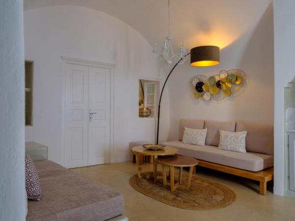 Strogili : photo 1 de la chambre maison troglodyte familiale - vue sur caldeira (2-4 adultes)