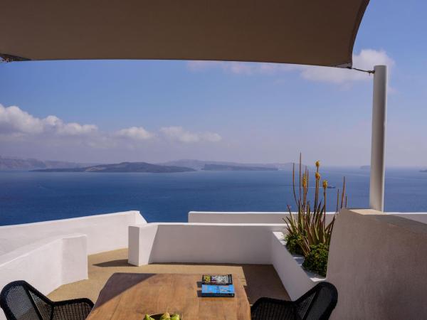 Strogili : photo 9 de la chambre villa troglodyte familiale 2 chambres - vue sur caldeira (5 adultes)