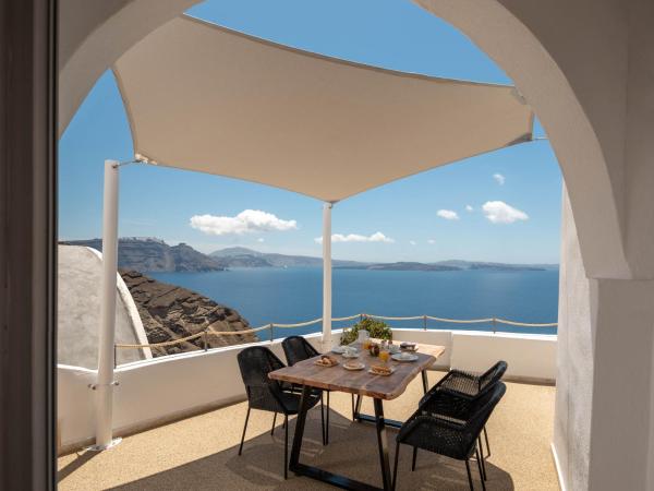 Strogili : photo 6 de la chambre family cave villa with hot tub and caldera view (2-4 adults)