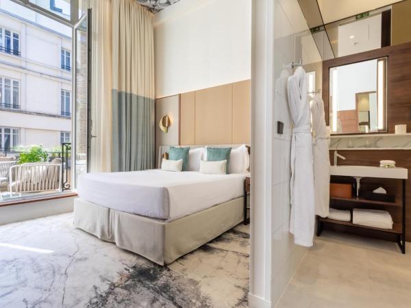 InterContinental Paris Champs Elysées Etoile, an IHG Hotel : photo 8 de la chambre suite junior lit king-size avec terrasse