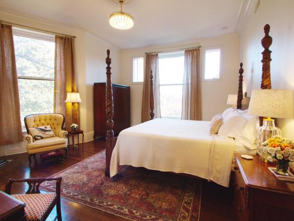 Louisville Bourbon Inn : photo 2 de la chambre chambre lit king-size - vue sur jardin