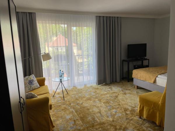 Willa 4 Pory Roku & Uznam : photo 4 de la chambre chambre double deluxe avec balcon