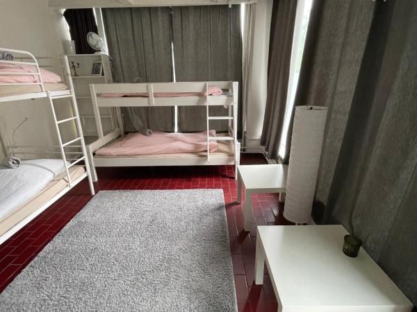 Wherever Mini Hostel : photo 6 de la chambre chambre familiale avec salle de bains commune