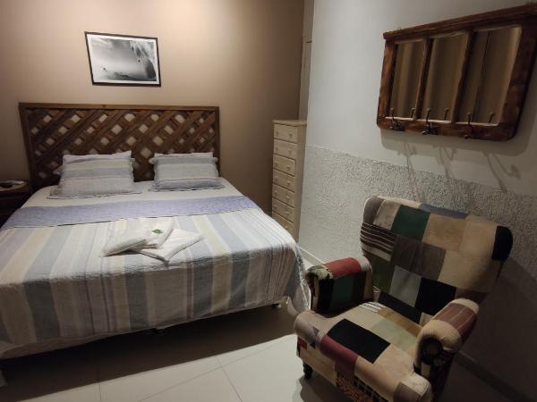 Baixo Copa Guest House : photo 3 de la chambre premium room with private bathroom.