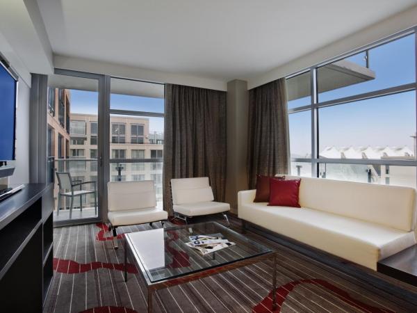 Hard Rock Hotel San Diego : photo 2 de la chambre woodstock suite 1 king bed