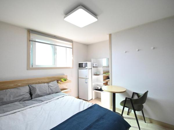 Twin Rabbit Guesthouse : photo 2 de la chambre chambre double avec salle de bains privative