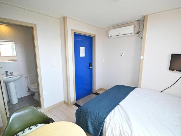 Twin Rabbit Guesthouse : photo 6 de la chambre chambre double avec salle de bains privative