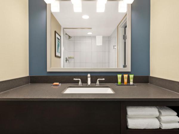 Wyndham Garden Niagara Falls Fallsview : photo 8 de la chambre suite présidentielle junior