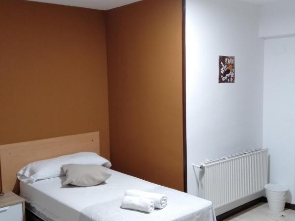 New Hortaleza Coliving : photo 7 de la chambre chambre lits jumeaux standard avec salle de bains commune