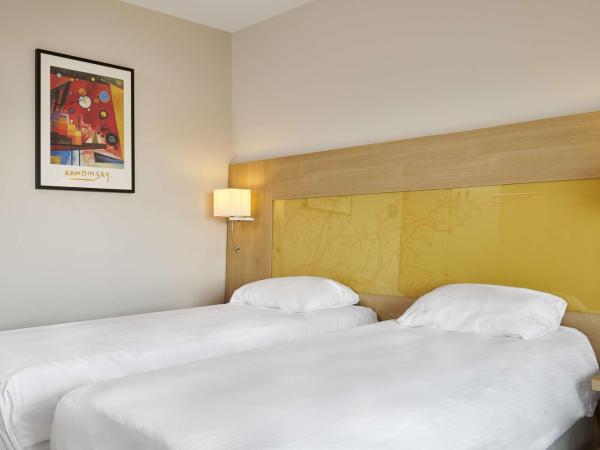 Park Inn by Radisson Liege Airport : photo 6 de la chambre chambre standard - vue sur aéroport