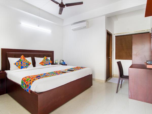 FabHotel Limestone Aura : photo 1 de la chambre chambre deluxe