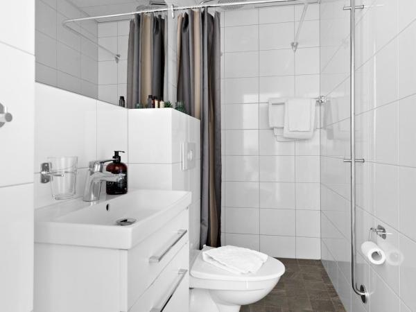 Forenom Aparthotel Stockholm Bromma : photo 8 de la chambre studio lit queen-size de luxe