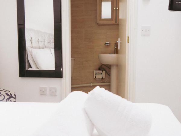 Hotel Anfield : photo 6 de la chambre chambre quadruple avec salle de bains privative